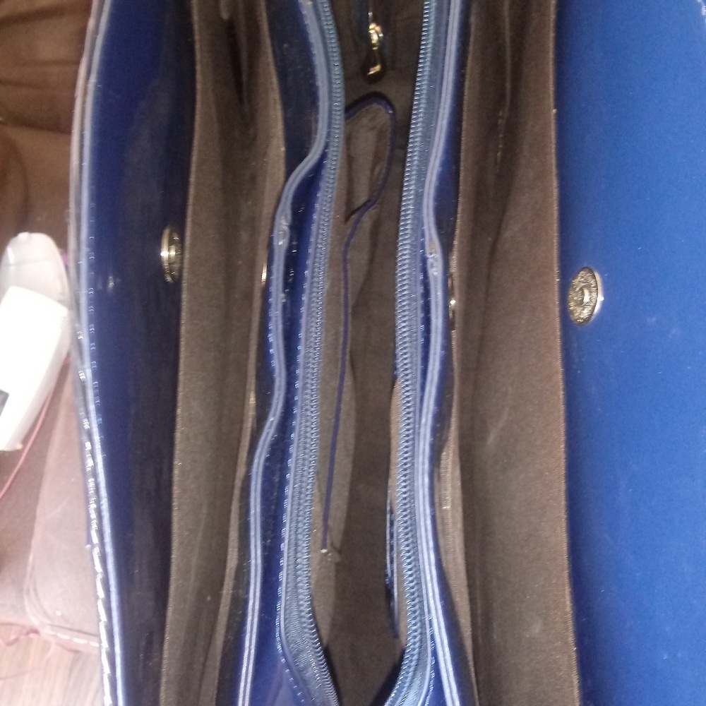 Handbag - Picture 2 of 3